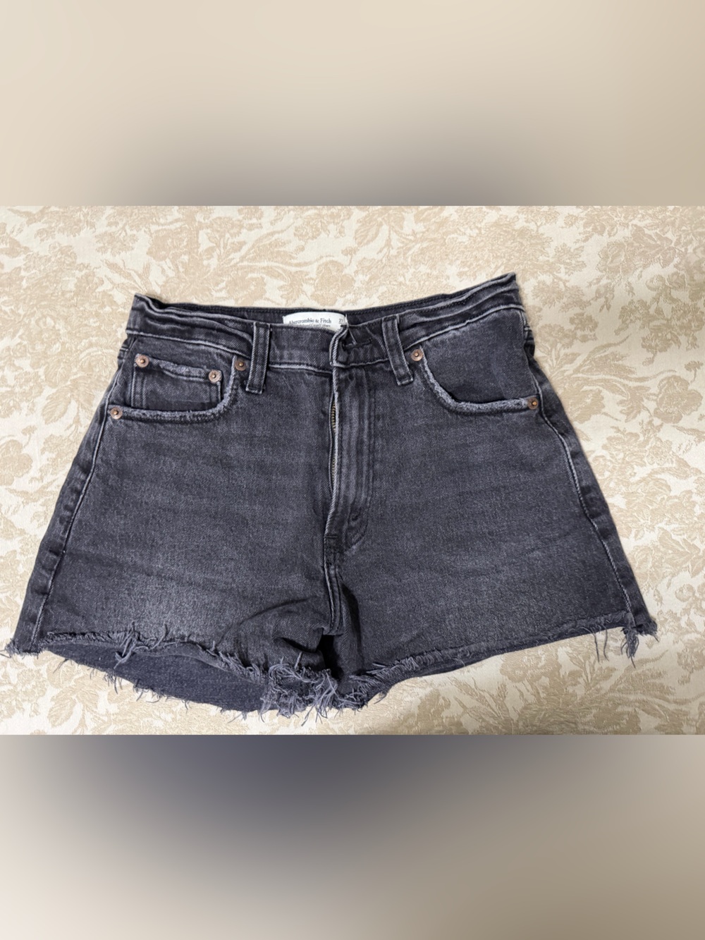 Abercrombie 90’s relaxed cutoff shorts
